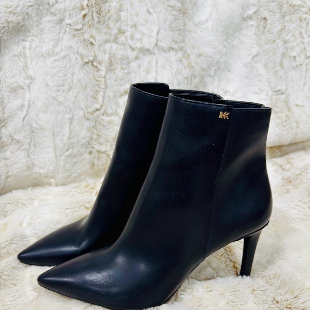Michael Kors Dorothy Ankle Boots